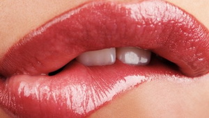 Уход за губами - Как выбрать и купить косметику для губ?
