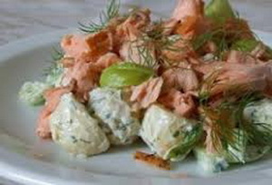 Горячий салат с рыбой